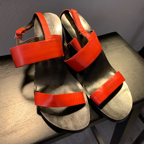 DKNY red sandal size 9 - Picture 3 of 9